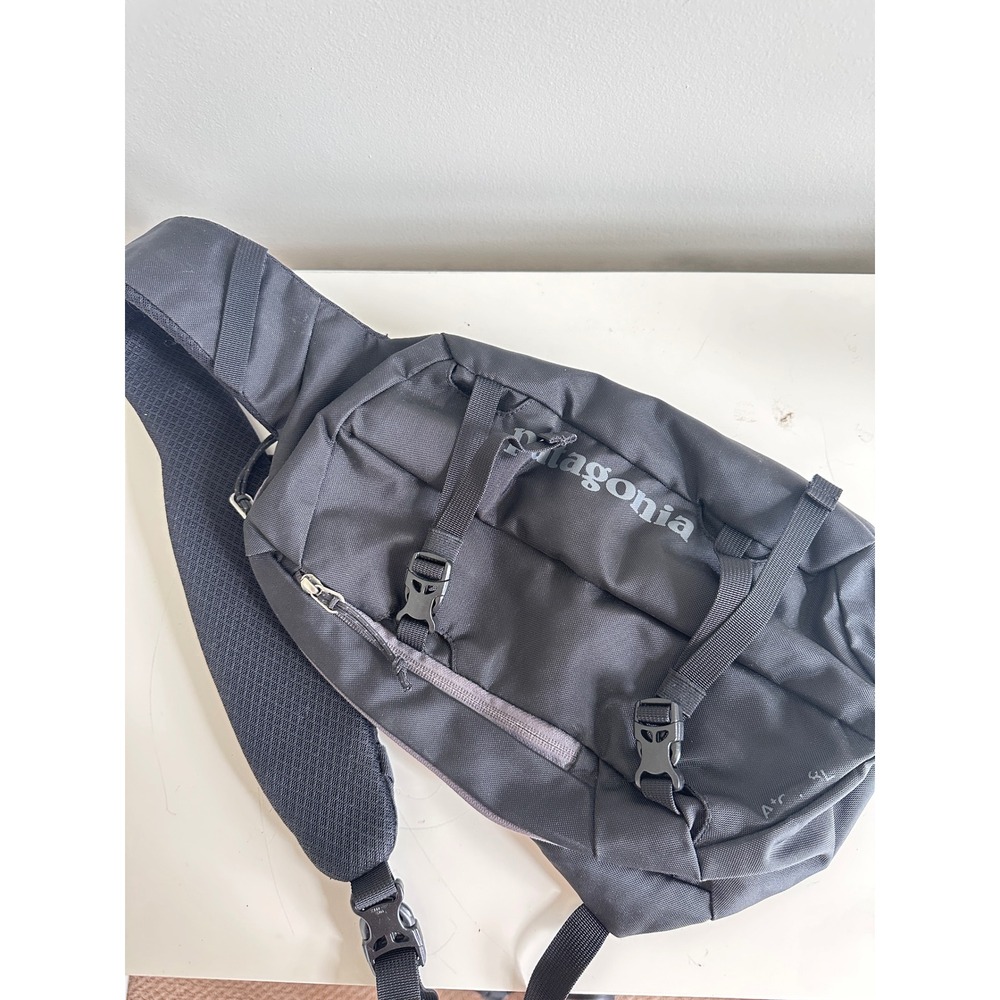Patagonia Sling Bag Unisex OS Atom Sling 8L Black Backpack Crossbody